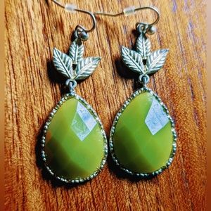 Light avo green drop earrings with gold